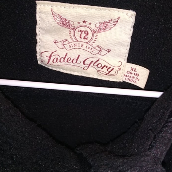 🆕 Cool Black Sweater 🆕 - Picture 3 of 4